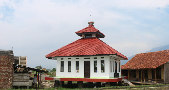 Masjid (ukuran 7×7 m)